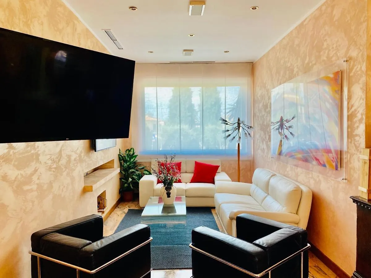Green Park Hotel 페스키에라델가르다 3*,