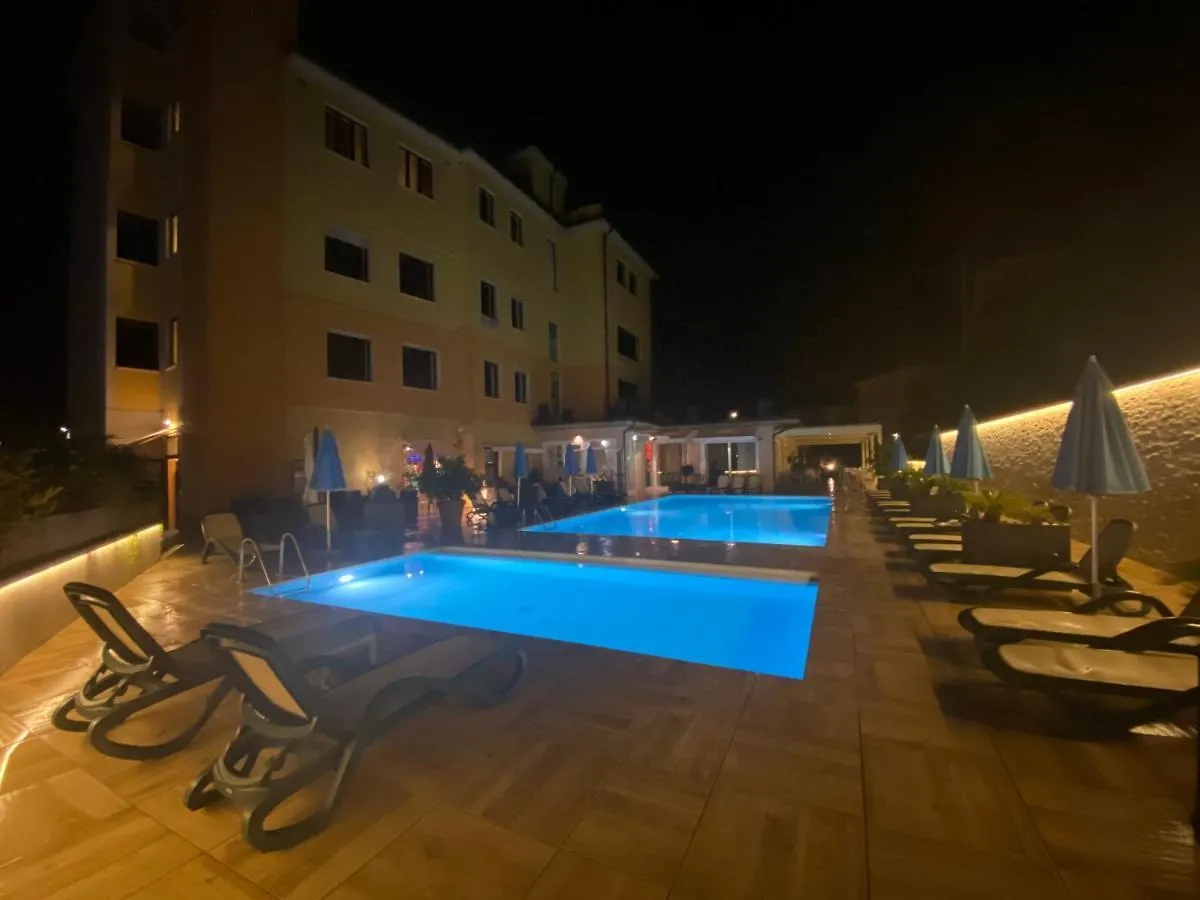 Green Park Hotel 페스키에라델가르다