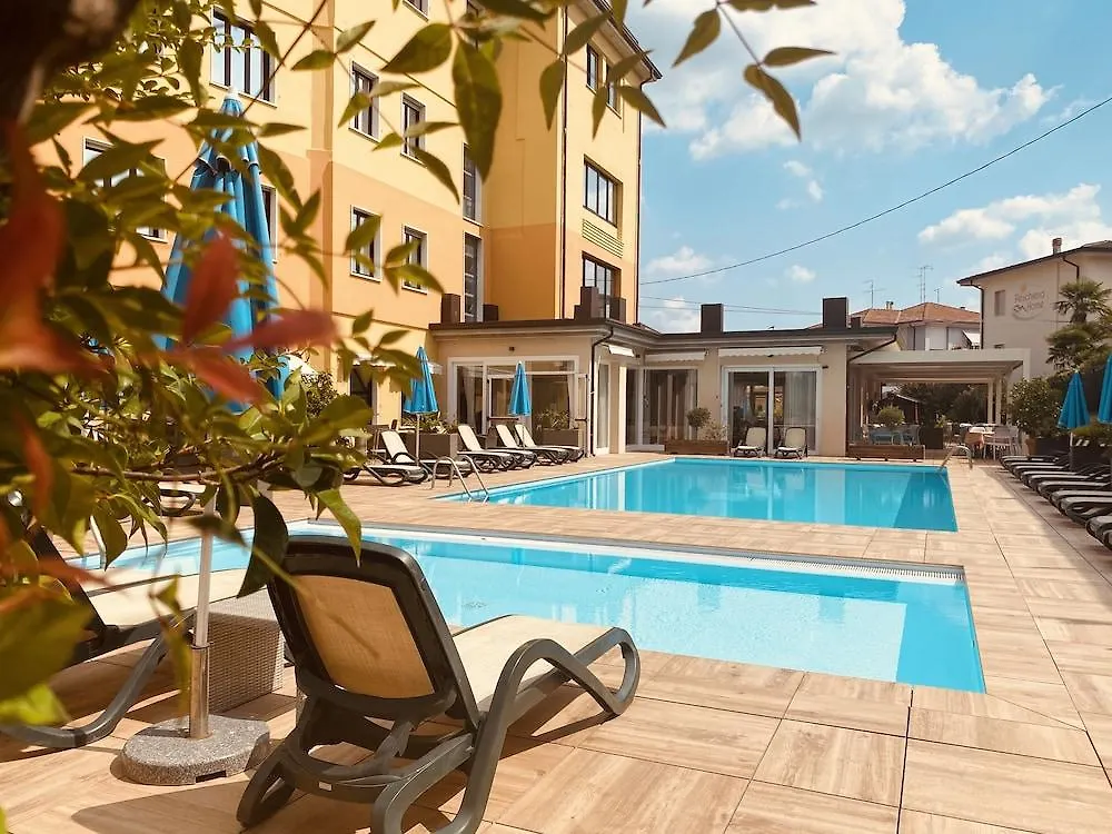 Green Park Hotel 페스키에라델가르다